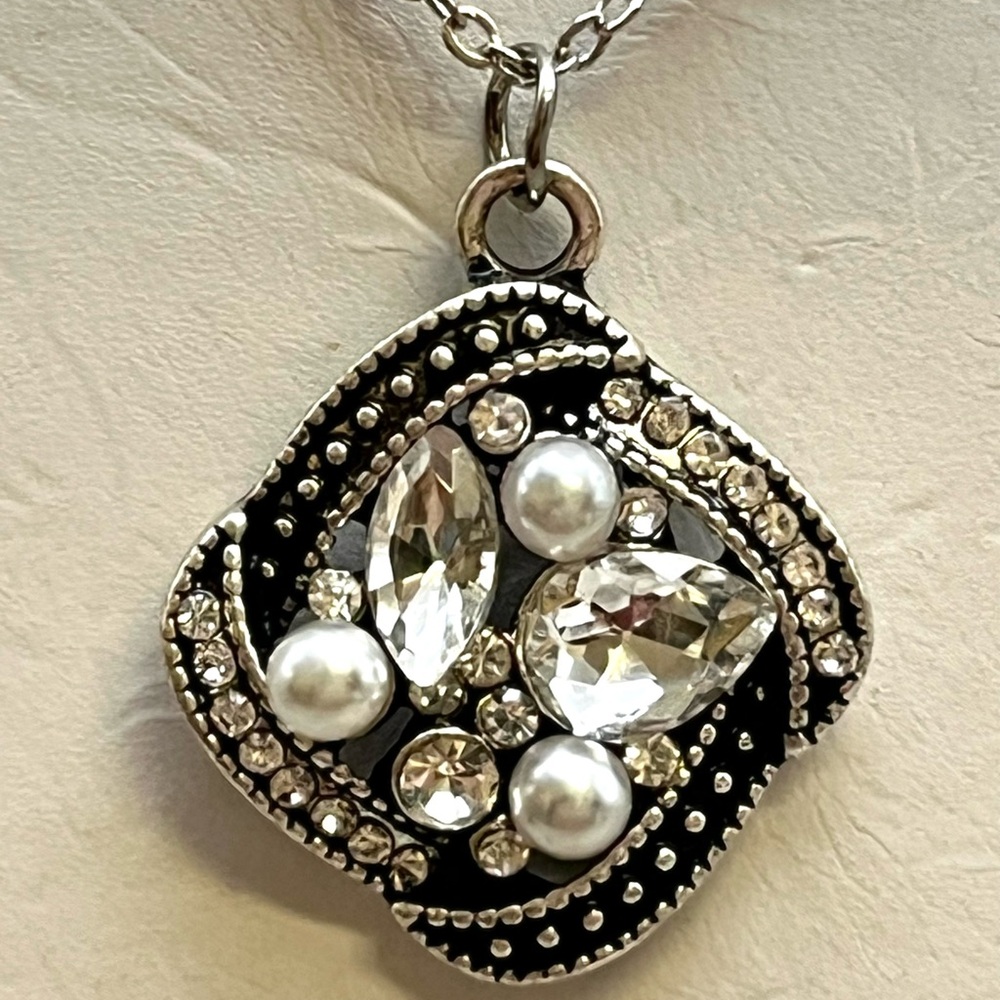 Ornate Silver and Black Vintage-Inspired Necklace - Picture 2 of 5